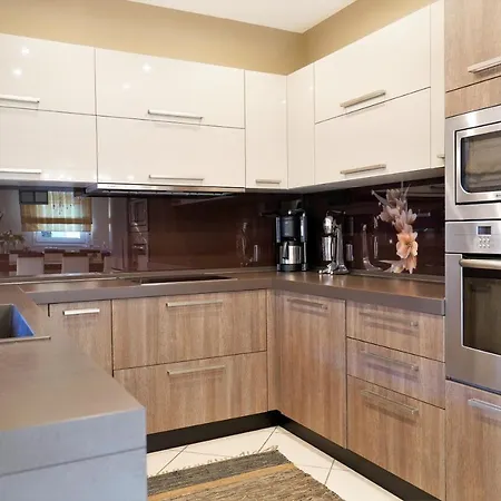 Belle Vue * Palaiontsiflikion