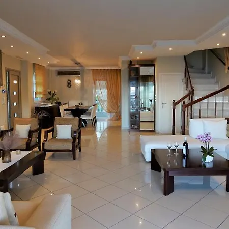 Belle Vue * Palaiontsiflikion